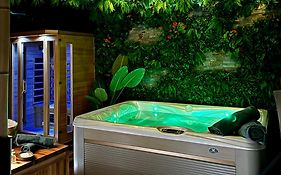 Jungle Love Room